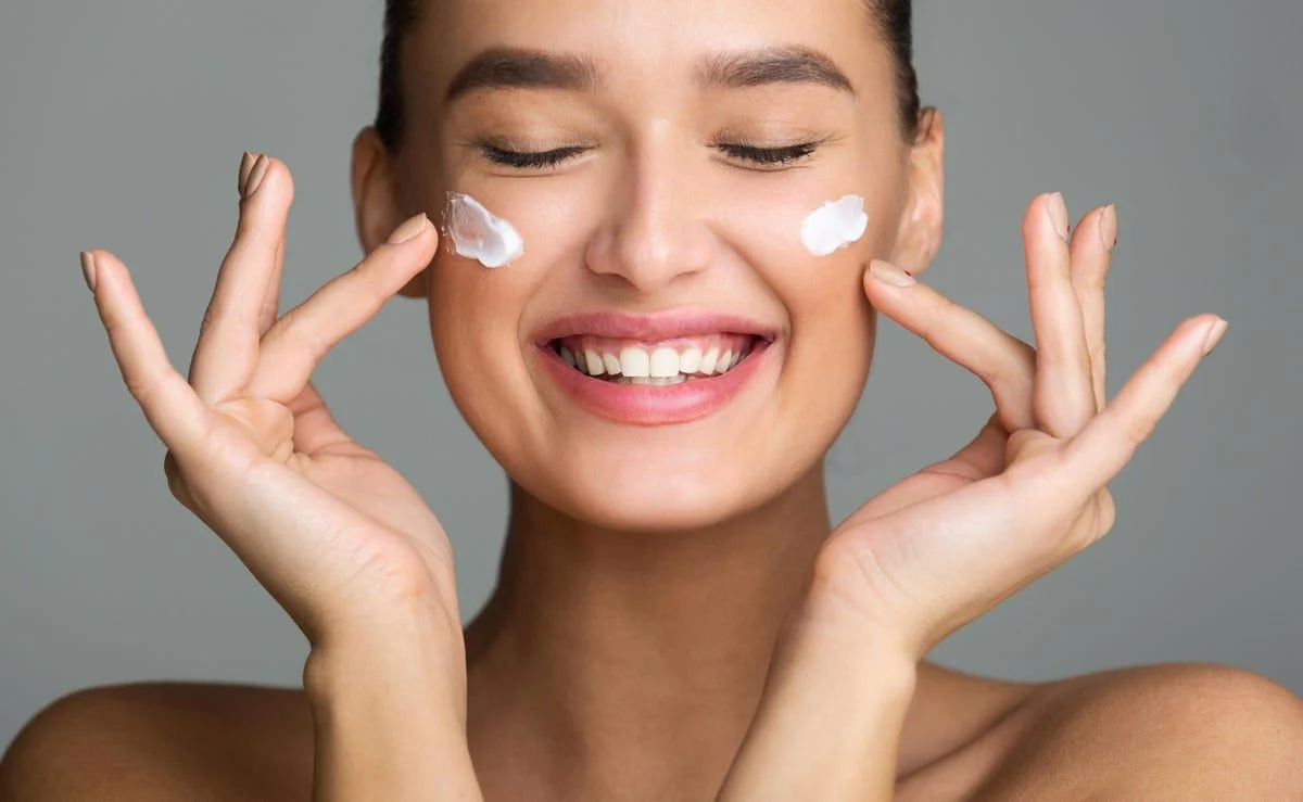If You Have Oily Skin, Should You Moisturize at Night?